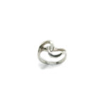 Anillo MARAÑA plata. Anillo en plata de ley. Ligero y sencillo, pero con un encanto especial. Dimensiones: anchura 1,4 cm. Anillo en plata de Ley realizado totalmente a mano.