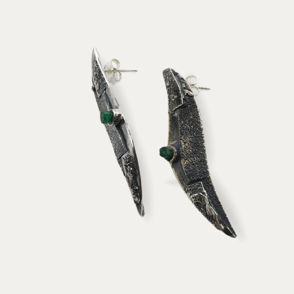 pendientes-uno-largo-plata-oxidada-esmeralda2